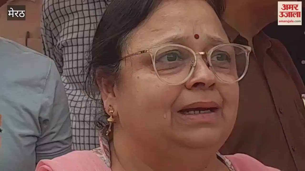 Central Market Shopkeepers in Meerut Protest for Relief After Demolition