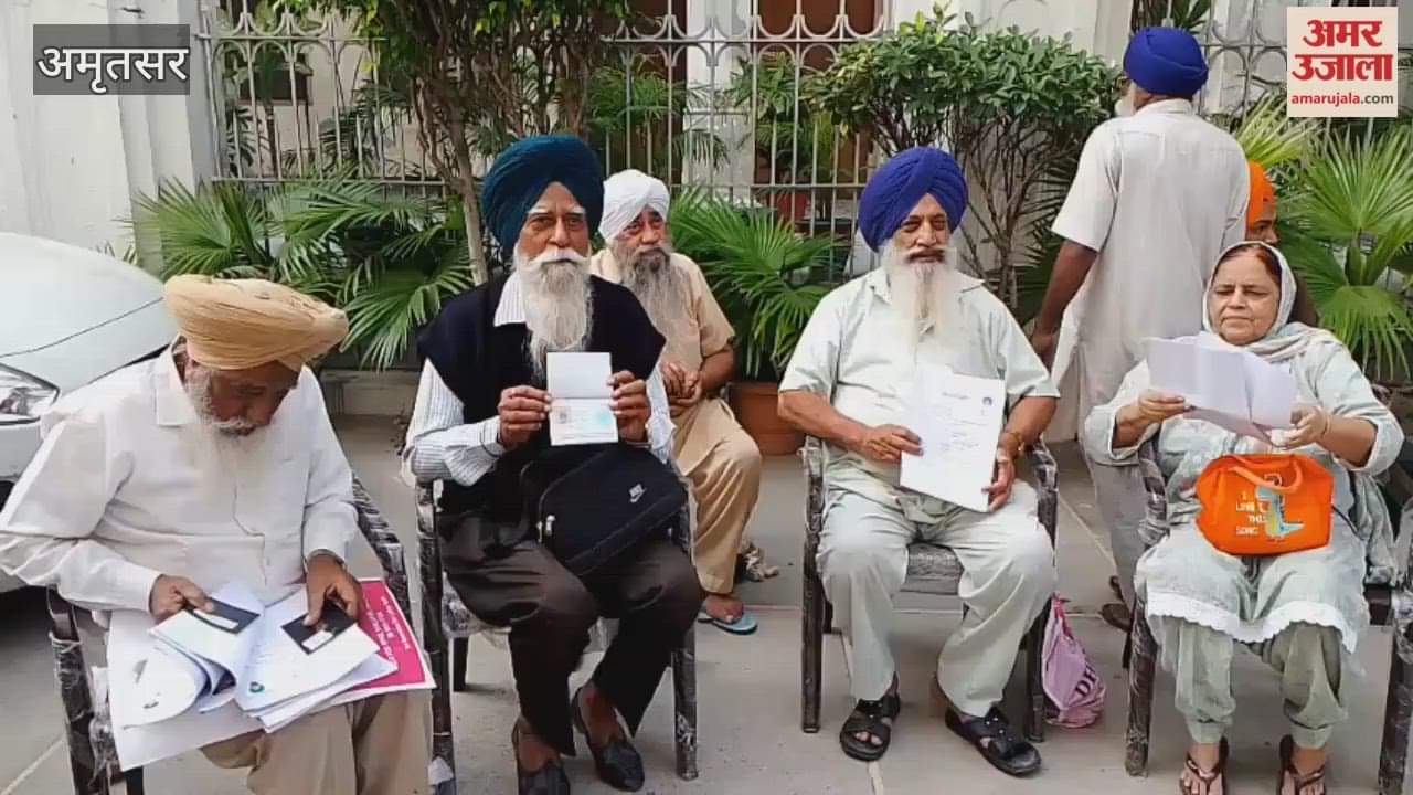Passports distributed to Sikh pilgrims going to Pakistan