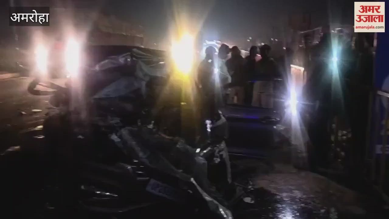 Two young textile traders from Bareilly died when their car rammed into a truck at an illegal highway cut