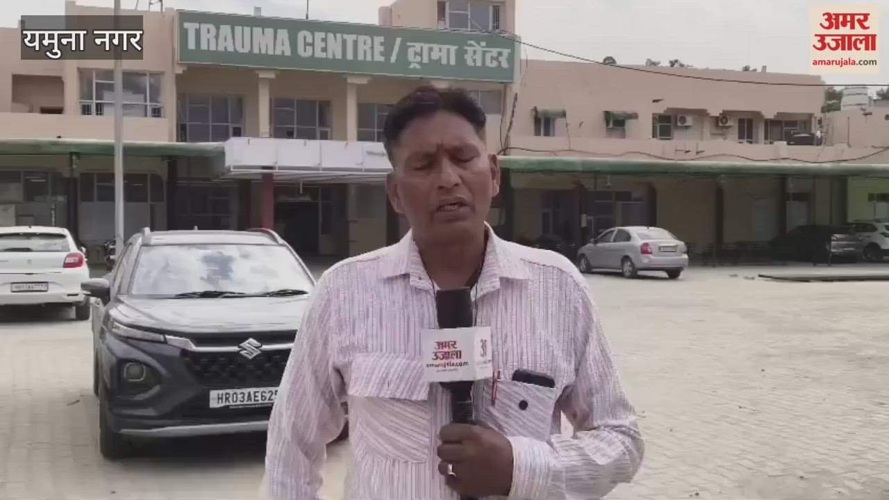 In Yamunanagar, two students who were going to distribute wedding cards for a friend were hit by a tempo; one died, the other was referred to Chandigarh.