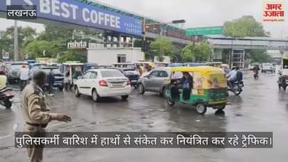 VIDEO: बंद पड़ी ट्रैफिक लाइट... पुलिसकर्मी बारिश में हाथों से संकेत कर नियंत्रित कर रहे ट्रैफिक