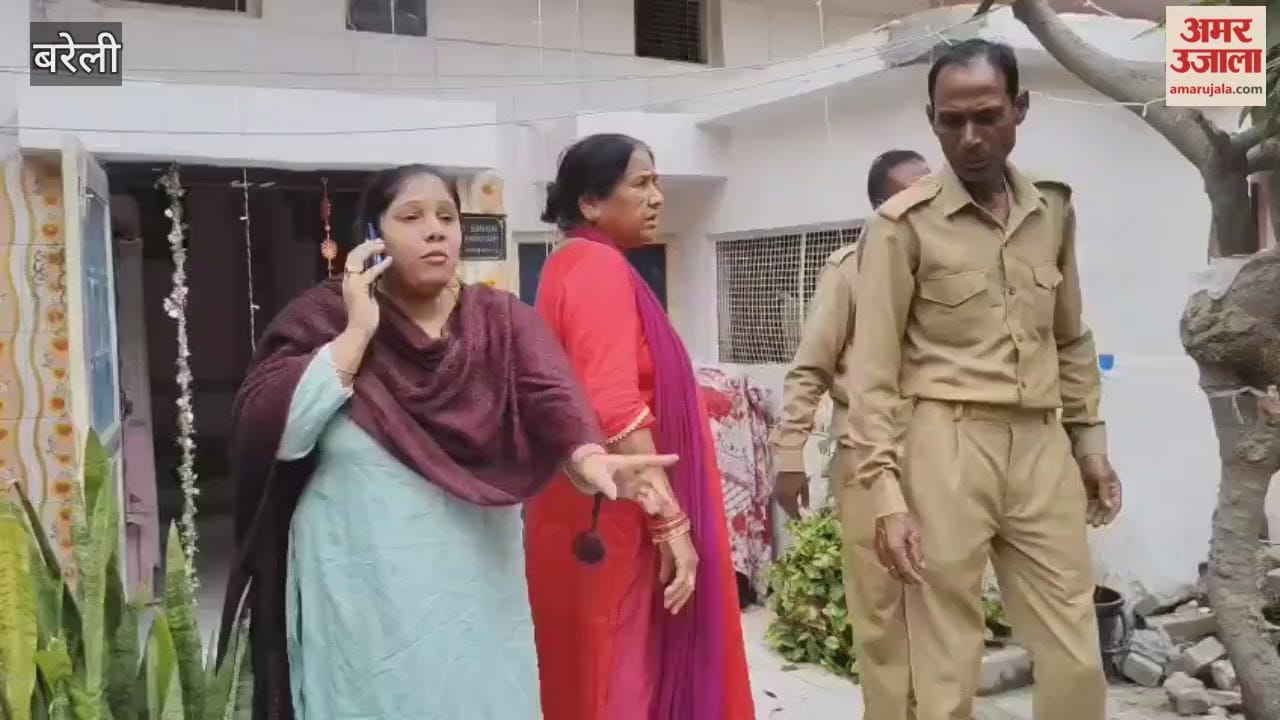 Cantonment Board took action against encroachment by bulldozers in Bareilly
