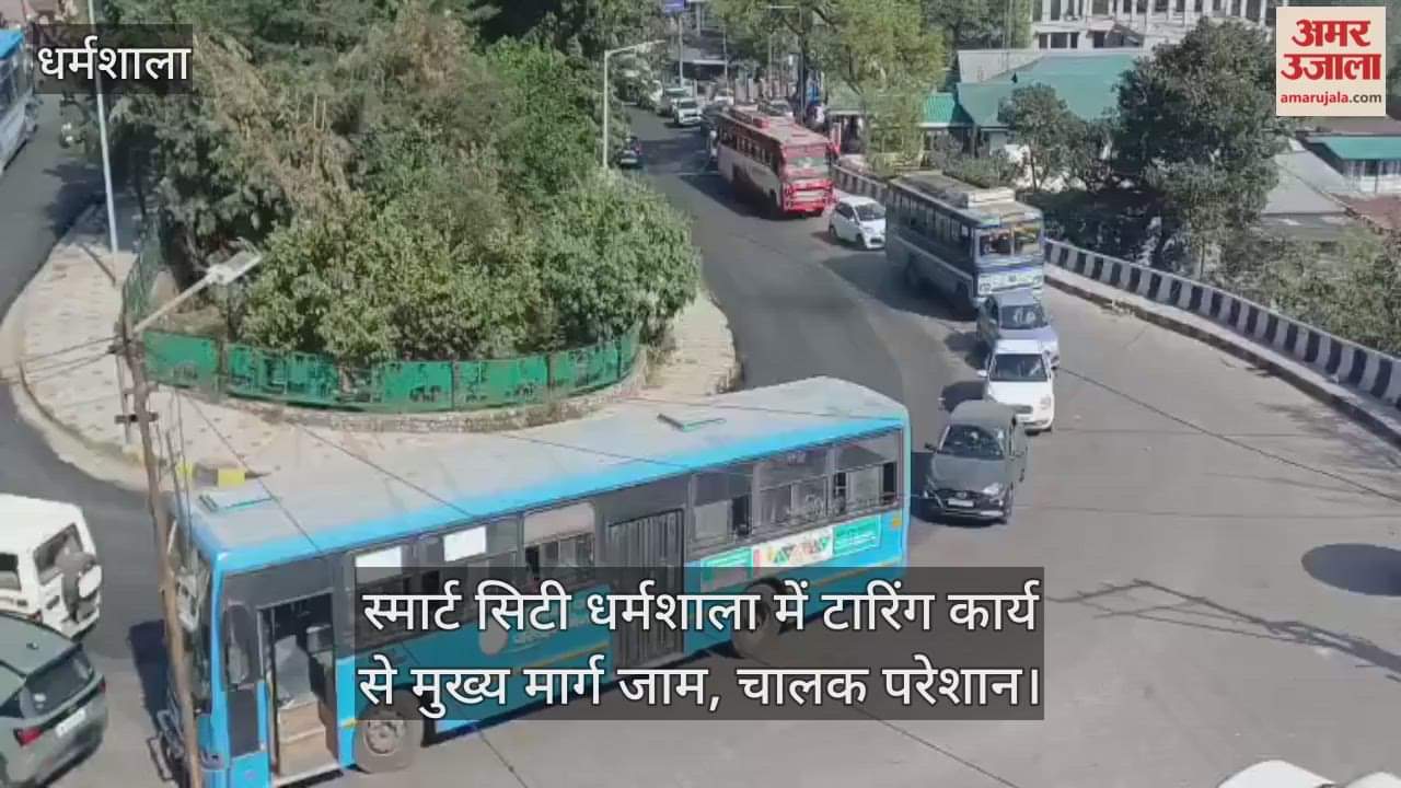 Tarring work continues on the roads of Smart City Dharamshala, drivers are troubled by traffic jams