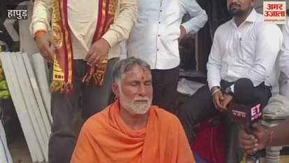 Yashveer Maharaj was stopped by Hapur police while he was going to Kartik Purnima fair in Garh