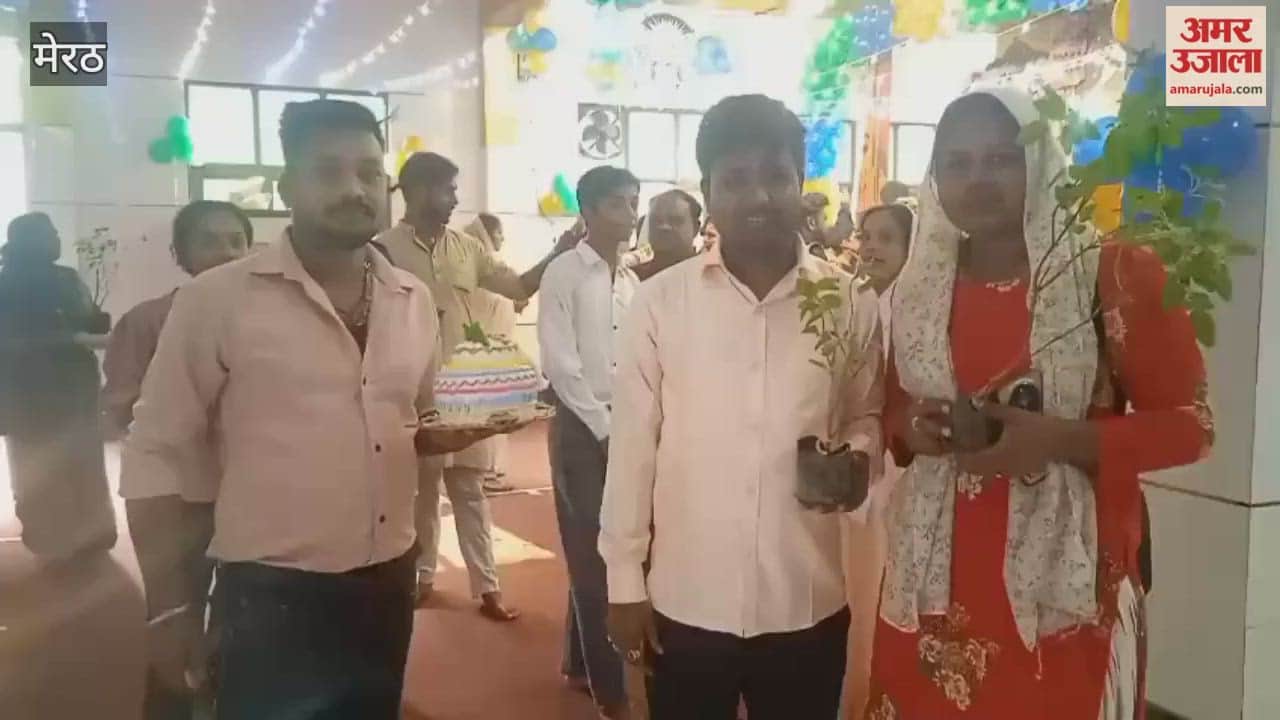 Meerut: Khatu Shyam Baba's birthday was celebrated by cutting a cake at Shri Khatu Shyam Balaji Salasar Sai Temple
