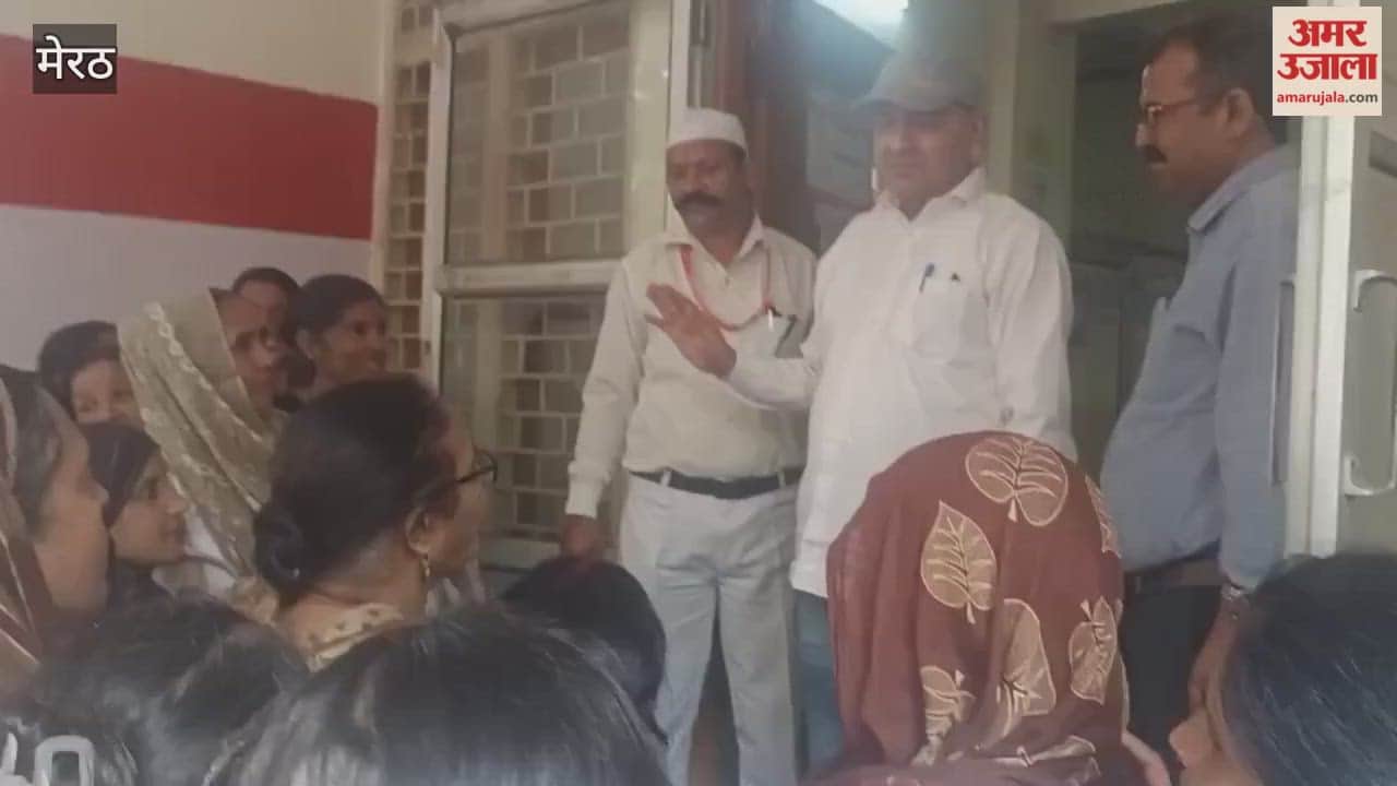 Meerut: Asha workers stage protest at CMO office, raise demands