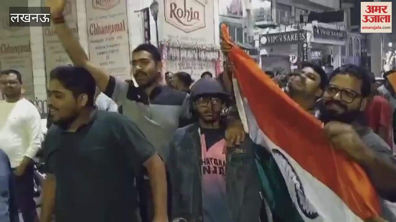 India wins Women's ODI World Cup, celebrations at Hazratganj Square
