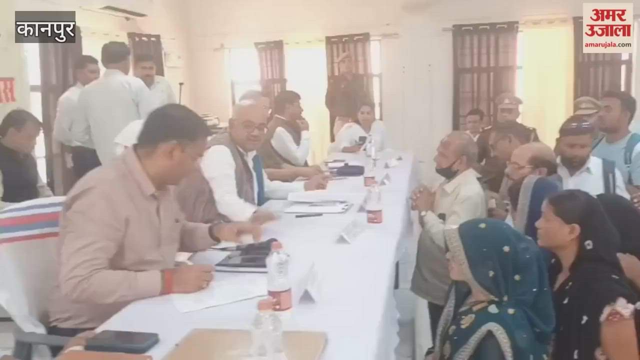 District Magistrate Jitendra Prasad, who attended Sampoorna Samadhan Diwas, heard complaints