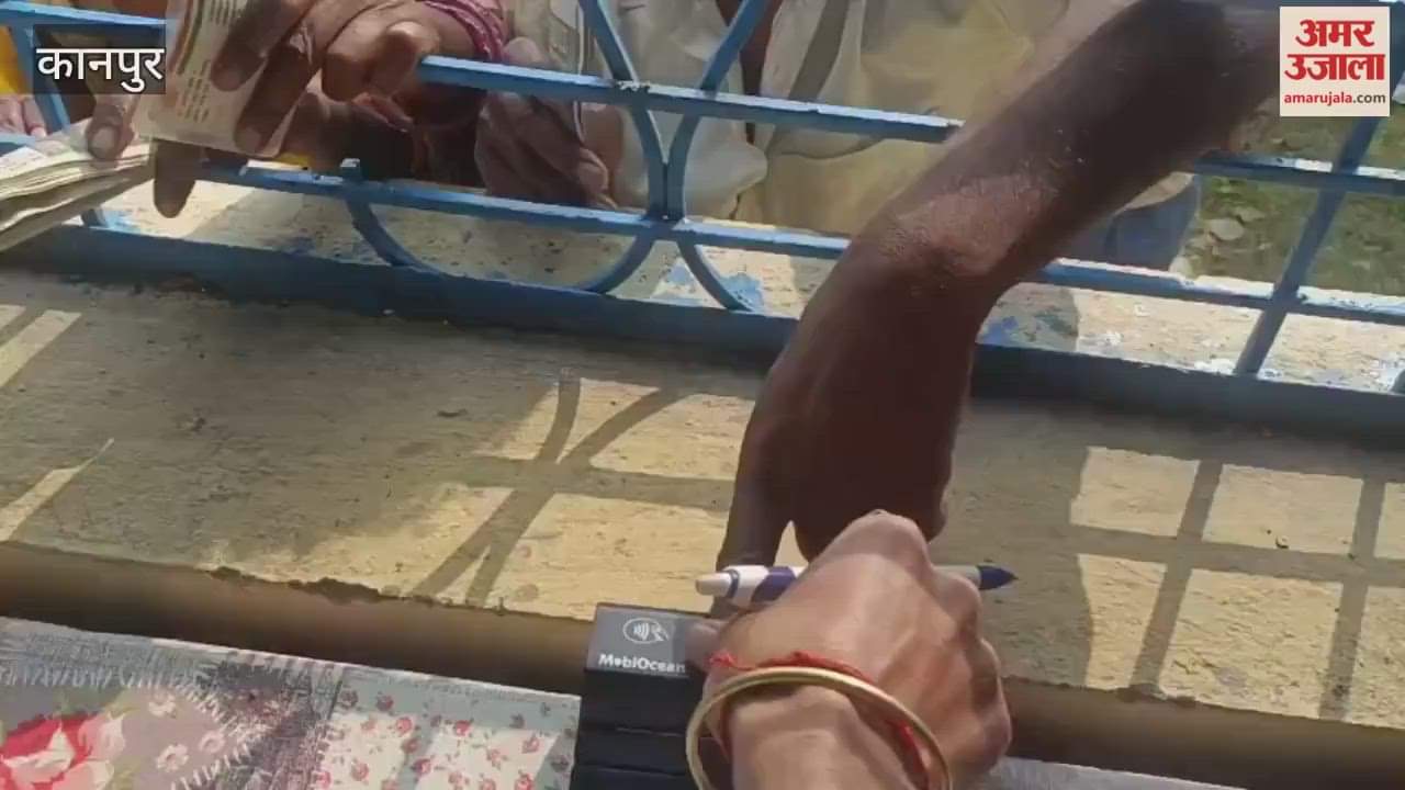 Fertilizer distribution in Purvamir village