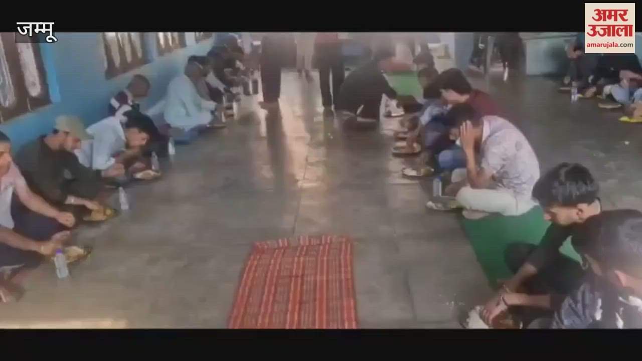 A huge feast was organised at Chinani Geeta Bhawan