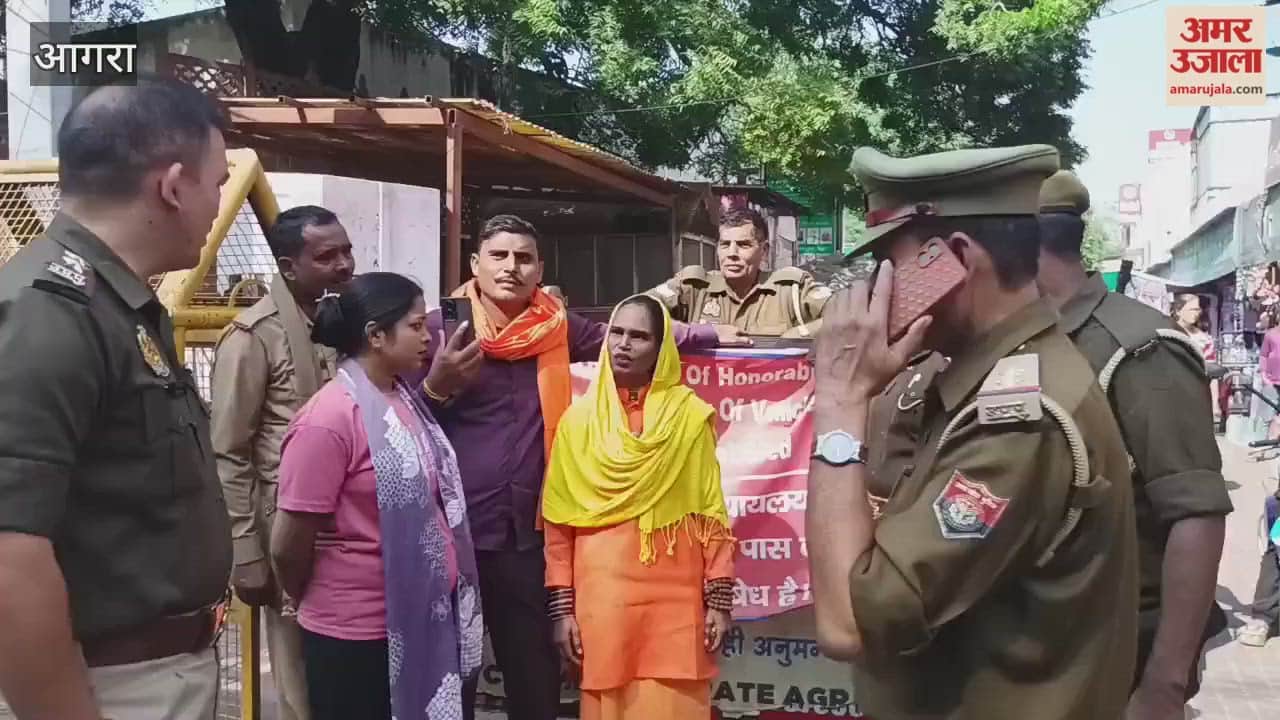 Hindu organization officials arrived at Taj Mahal wearing saffron clothes