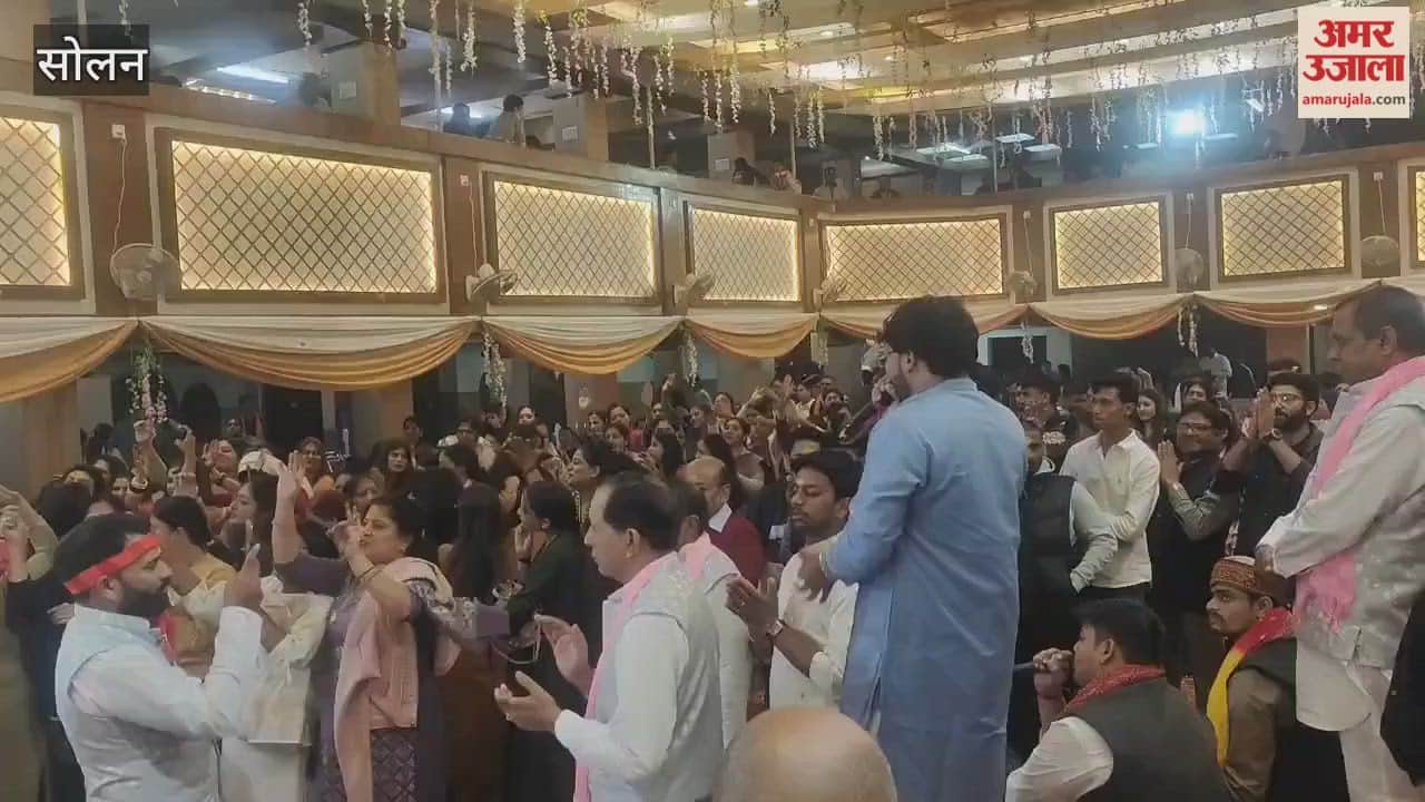 Solan: Devotees danced to the hymns of Navratan Parik.