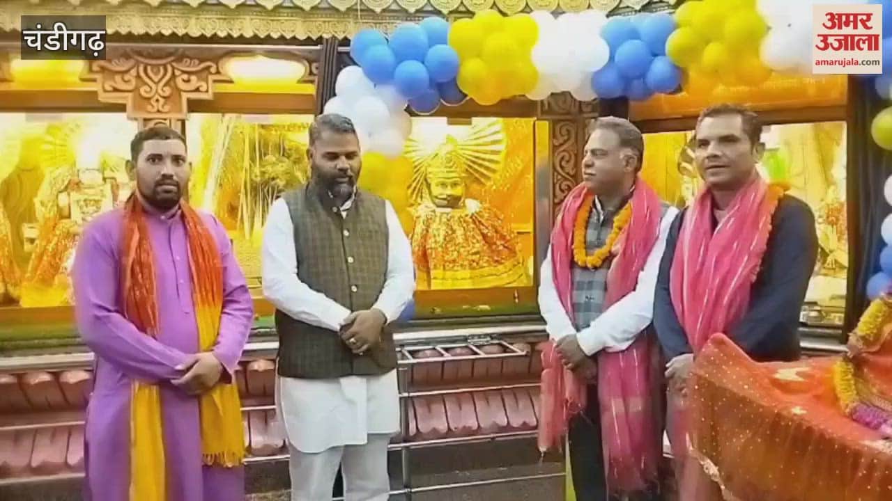 Cake cut on the birthday of Khatu Shyam Ji