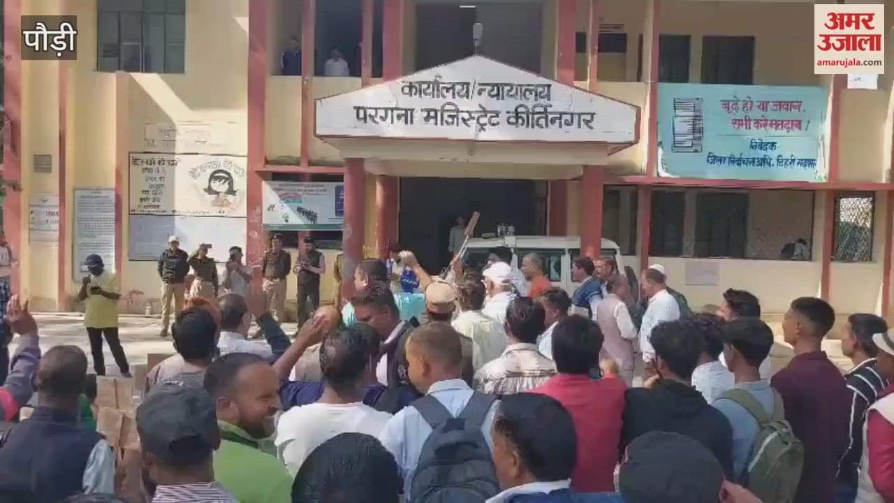 Villagers of several villages in Kirtinagar are upset over the water problem and staged a protest at the tehsil.