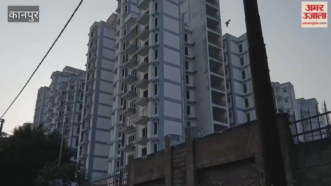 Kanpur: Piles of garbage near Kalyanpur Ramganga Enclave