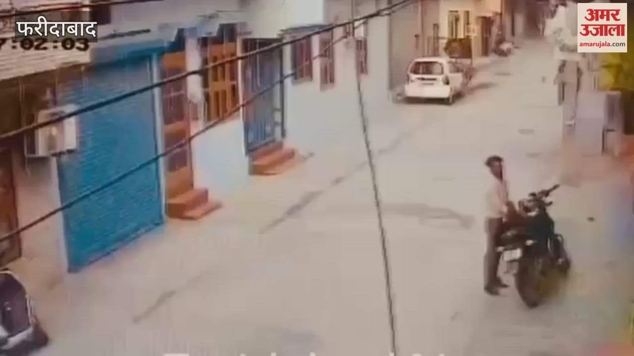 Student shoots girl student in Ballabhgarh two shots fired escapes with bike