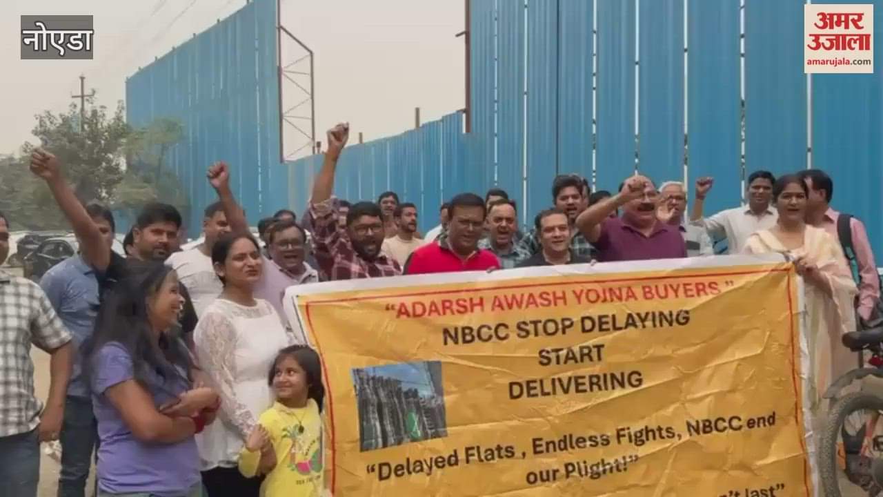 Homebuyers of Amrapali Adarsh Housing Scheme project demonstrated.