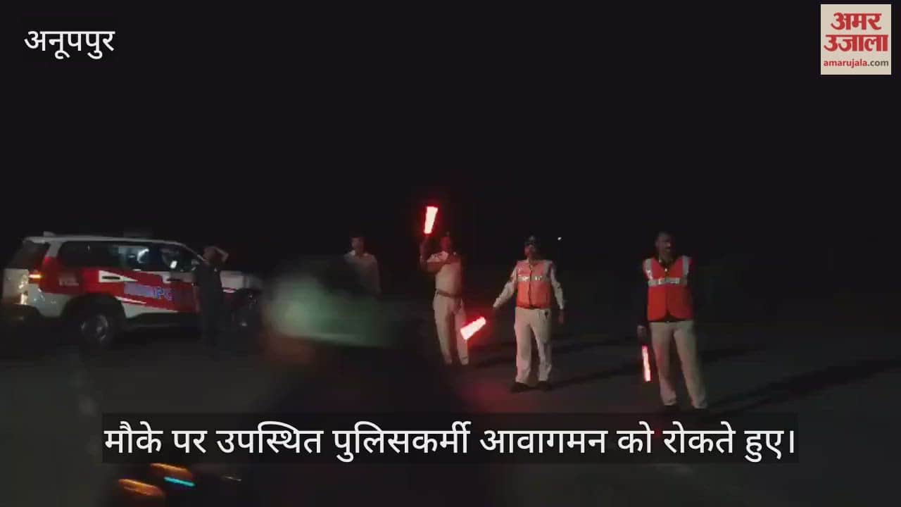 Oil tanker overturns on highway, traffic halted due to leakage