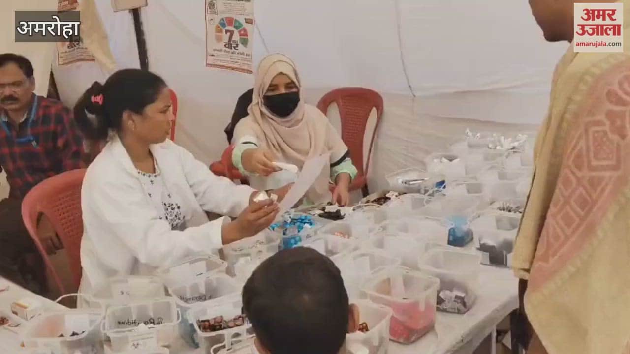 Patients flock to the hospital set up at the Tigri Ganga fair for medicine