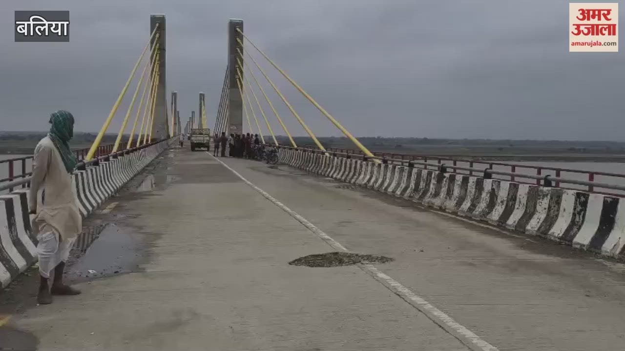 Potholes are forming on Janeshwar Mishra Bridge fearing an accident every moment