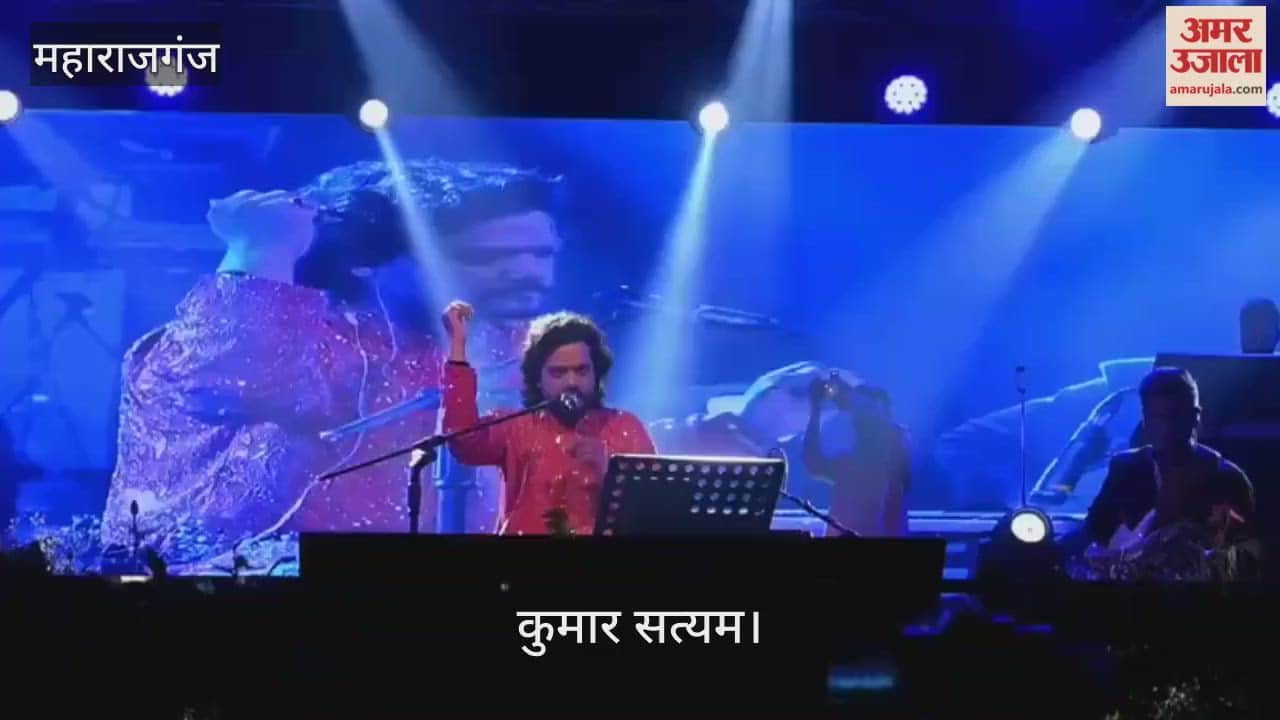 Kumar Satyam entered the stage with a ghazal while his fame is still new at the festival.
