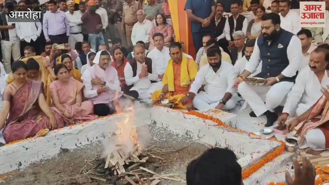 Kartik Purnima fair was inaugurated with great fanfare with chanting of mantras and milk bath in the Ganga