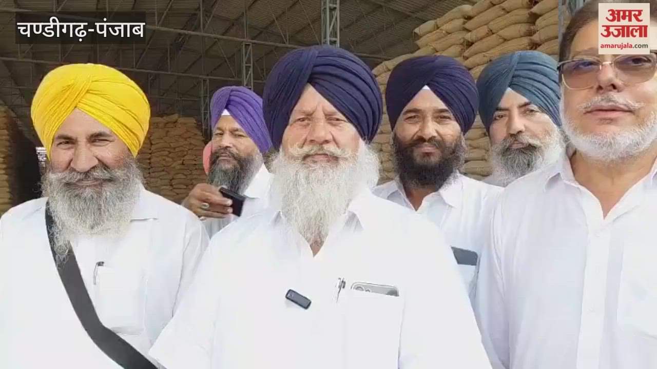 Sukhbir Badal sent 1,000 quintals of wheat seeds to flood-affected villages in Zira
