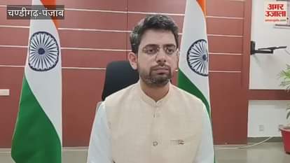 The district administration in Moga is motivating farmers not to burn stubble.