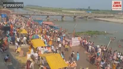 Muzaffarnagar: Shukratirtha reverberated with chants of Har Har Gange, devotees took a dip