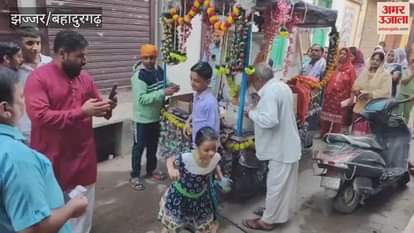 Guru Parv was celebrated with great pomp in the Punjabi temple in Beri, Jhajjar