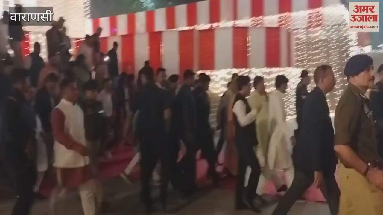 CM Yogi watched Dev Deepawali from Namo Ghat VIDEO