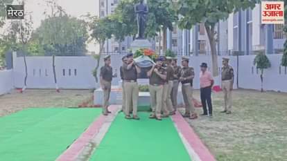 Meerut: Traffic SI Mintar Kumar, injured in a road accident, passes away; officials shoulder the bier