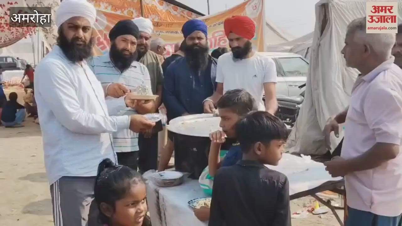 Khichdi Prasad distributed on the occasion of Guru Nanak Dev's Prakash Parv