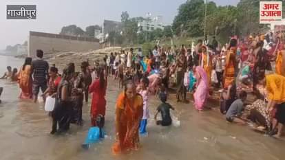 Devotees took a dip of faith on Kartik Purnima VIDEO