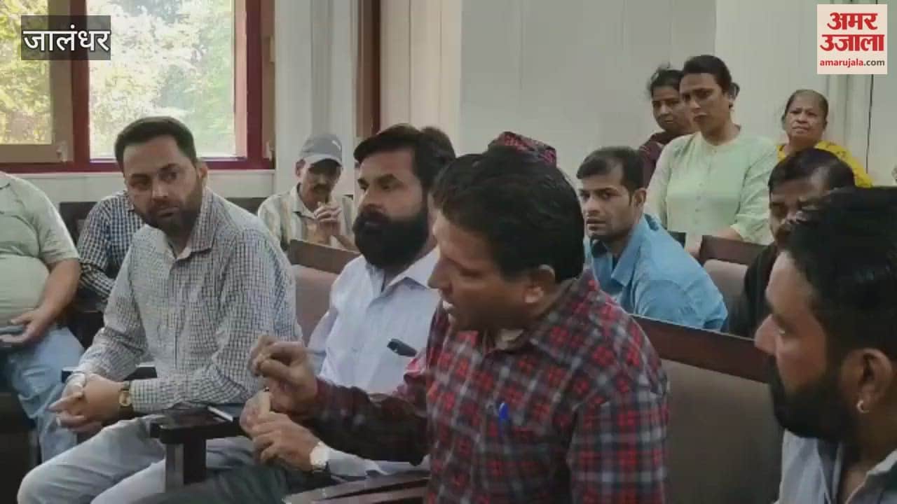 Class IV employees of Jalandhar Civil Hospital level serious allegations against the Senior Medical Officer.