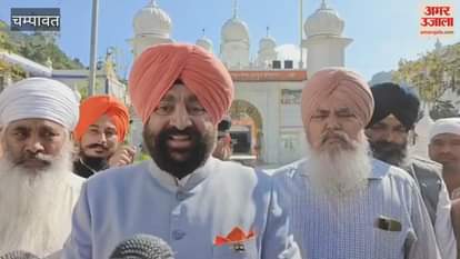 The Governor bowed his head in the court of Guru Sahib and listened to the prayers in Reethsahib champawat