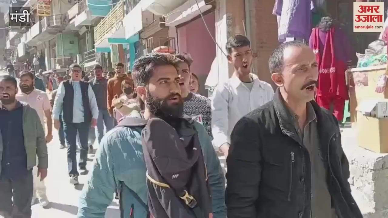 Mandi SFI Naujavan Sabha farmers and gardeners laid siege to the Executive Engineer over the delay in the construction of Gadagushain College