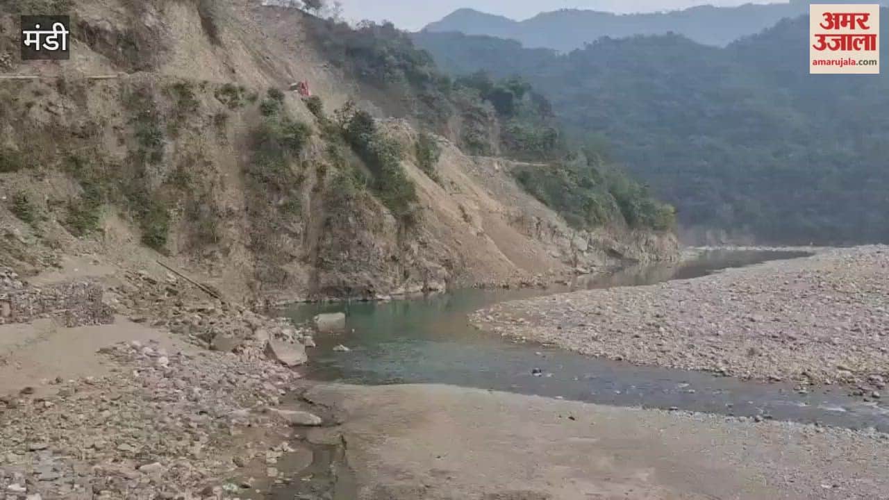 Mandi Illegal dumping in Son Khad under the nose of the administration may cause havoc again