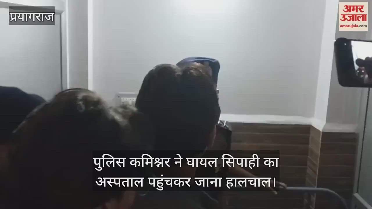 The Police Commissioner visited the hospital to inquire about the condition of the injured constable and praised him.