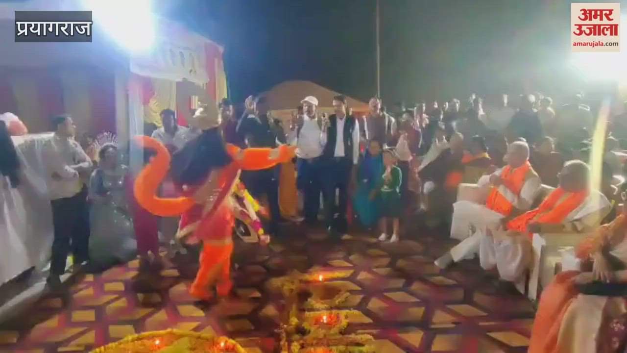 The divine Dev was seen on the sands of Sangam, the Kumbh area shone with the glow of lamps on Deepawali.