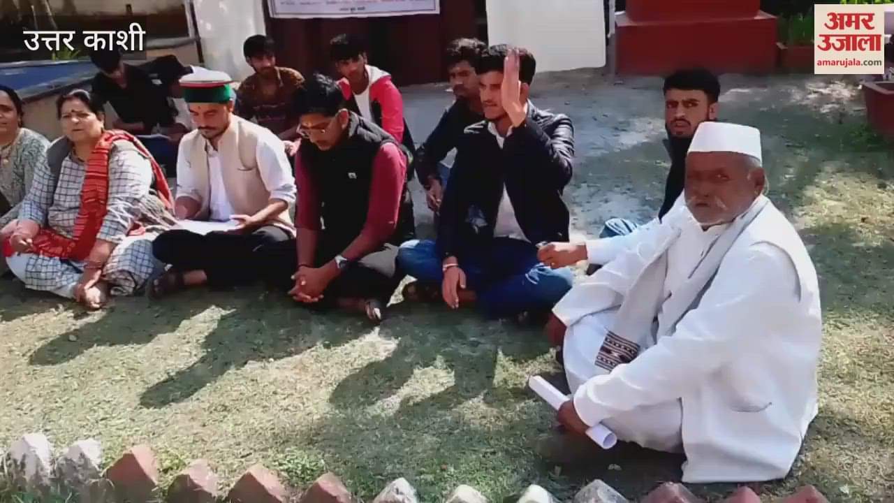 Uttarkashi: Members of organizations staged a sit-in protest, demanding the release of Sonam Wangchuk and a ban on the sale and purchase of land