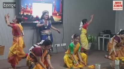 Uttarakhand Silver Jubilee Celebration: Girl students gave a presentation on Ganga pollution at the Doon Library and Research Centre