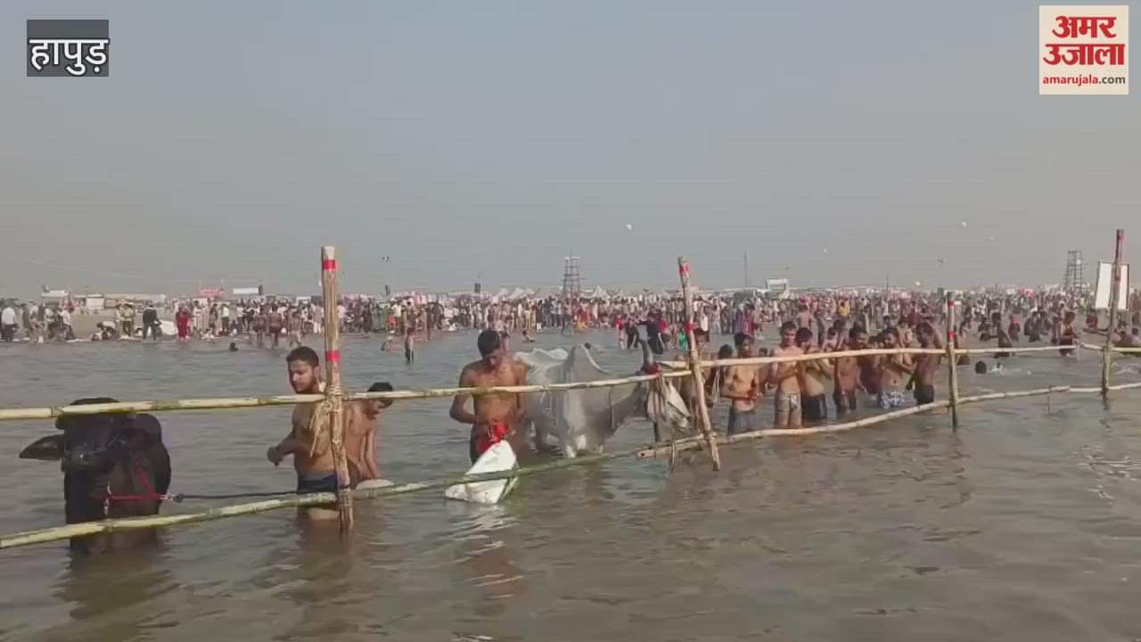 Devotees taking the main bath on Kartik Purnima at Garhmukteshwar in Hapur