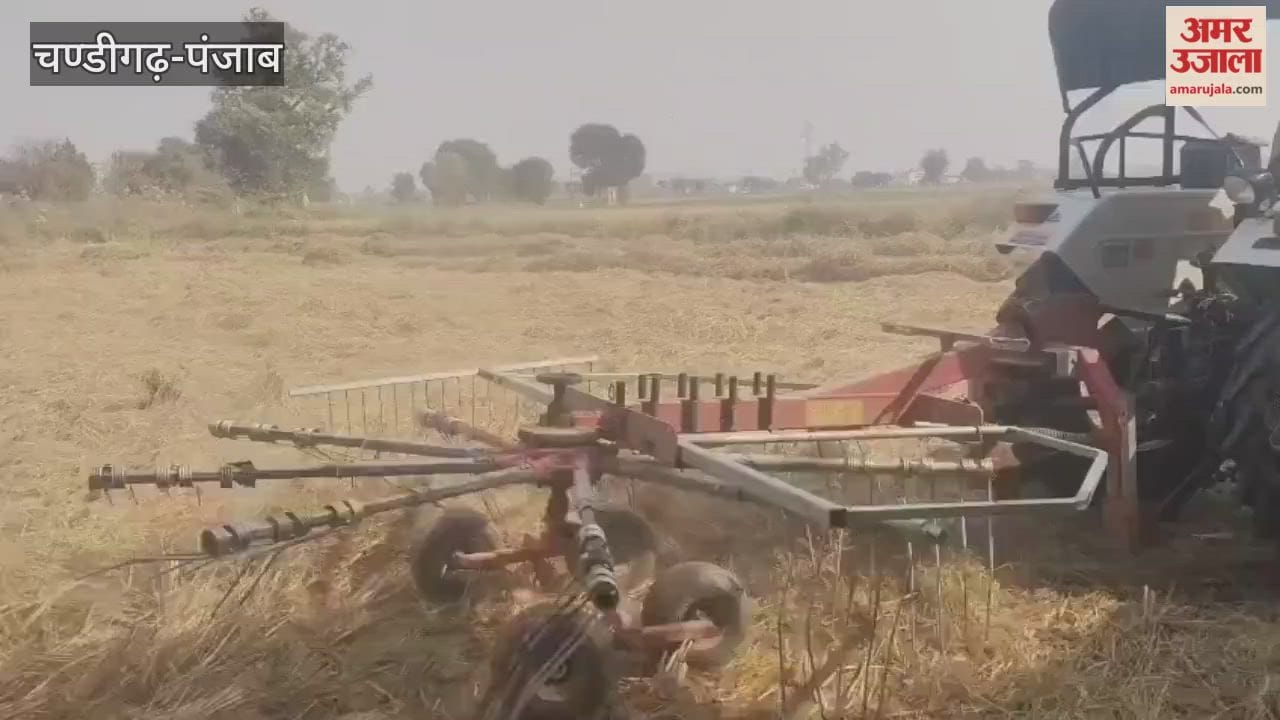 Moga police visited the fields and made farmers aware about not burning stubble.