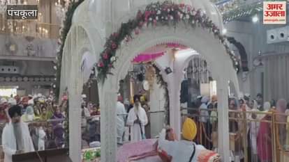 The devotees gathered at Sri Nada Sahib Gurdwara in Panchkula on the occasion of the birth anniversary of Sri Guru Nanak Dev