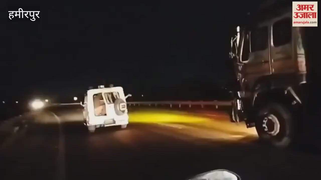 SDM caught a speeding truck loaded with gravel In Hamirpur