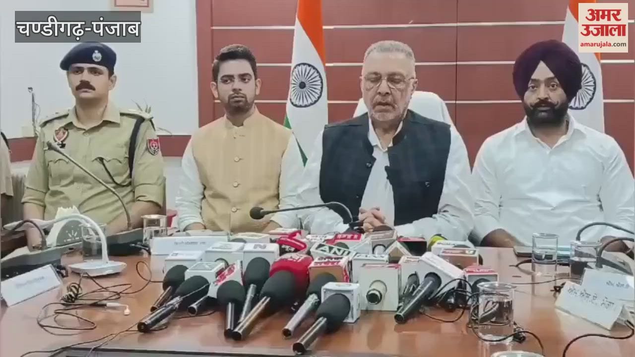 मोगा पहुंचे स्वास्थ्य मंत्री डॉक्टर बलबीर सिंह, अधिकारियों के साथ की ...