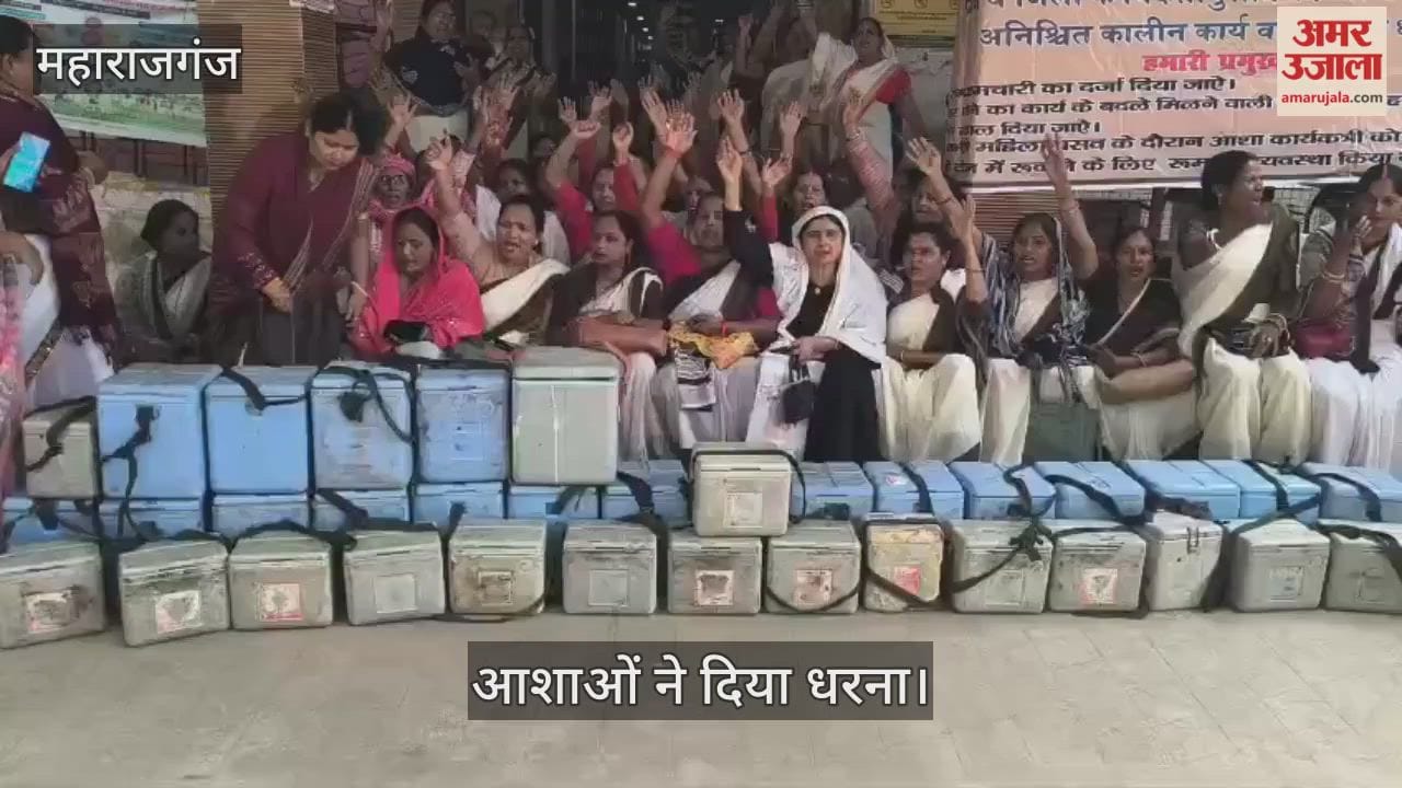 Asha workers staged a sit-in demanding honorarium.