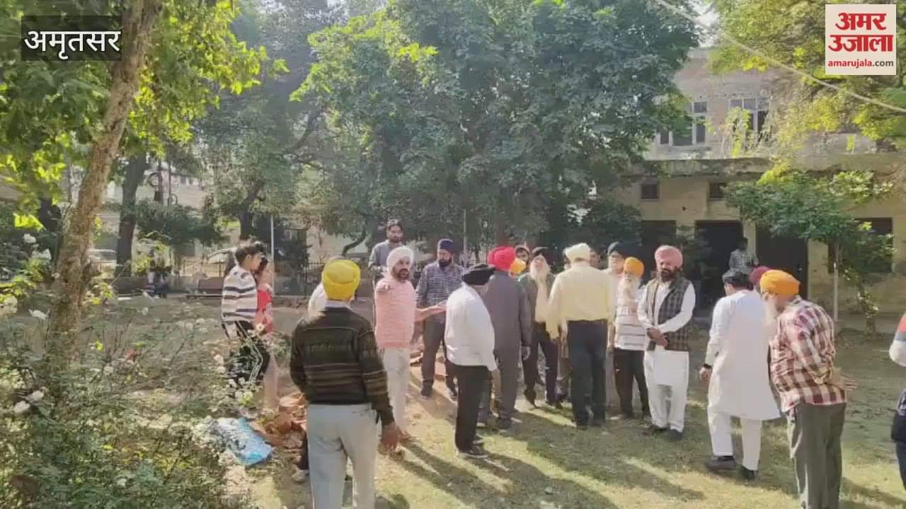 Government is building Mohalla Clinic in a park in Amritsar, people protest