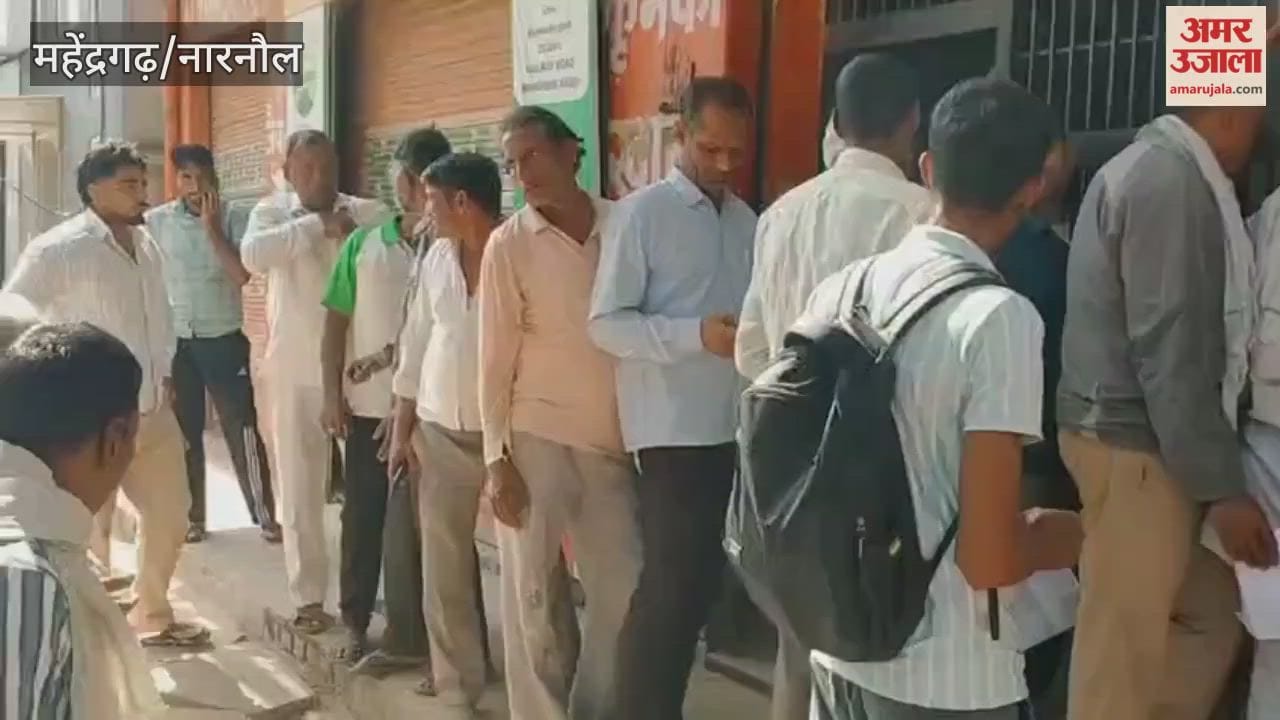 Urea was provided to 300 farmers and wheat seeds to 30 farmers in Mahendragarh